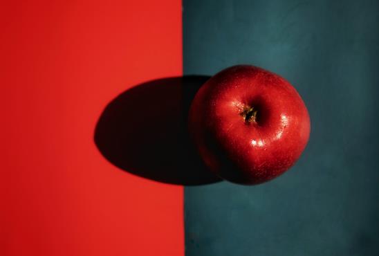 平安夜可以二個人吃一個蘋果嗎?平安夜吃蘋果要吃一整個嗎?