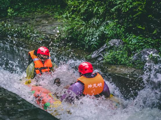 漂流眼睛進水怎么辦?漂流坐哪個位置最安全?