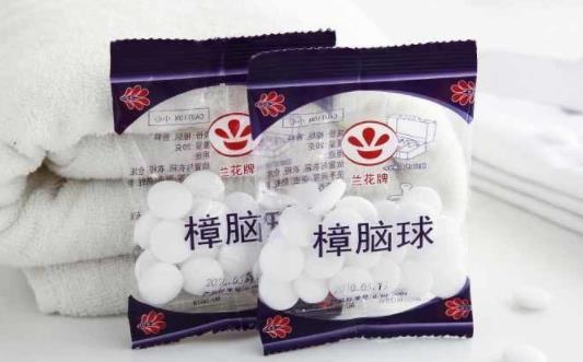 樟腦丸可以放在床上防螨蟲嗎 樟腦丸對(duì)人體有害嗎