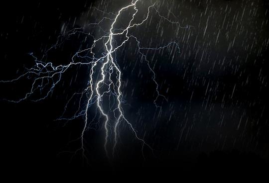 打雷是不是不能用電腦?打雷電腦燒了一般是哪里壞?