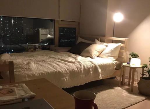 酒店時半夜有人敲門并發(fā)出動門鎖的聲音怎么辦?半夜鄰居跑來敲門咋整