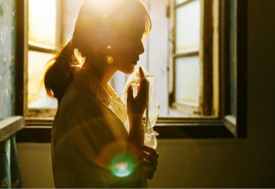 門反鎖為什么小偷還是進來了?小偷一般盯一家要多久?