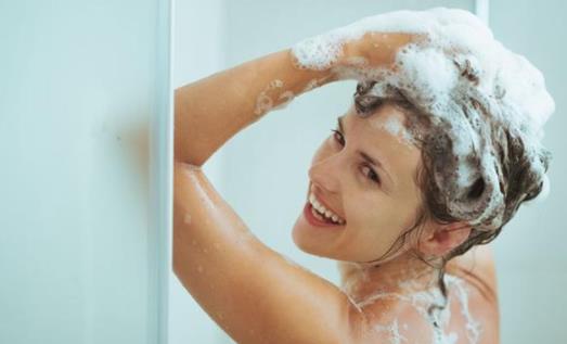為什么天冷了洗澡后皮膚會癢 冬天洗澡多長時間最好