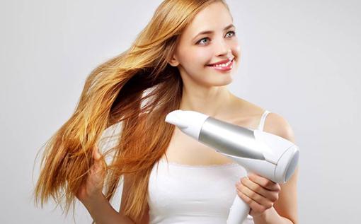 吹頭發先吹發根還是發尾 頭發自然干還是吹干好