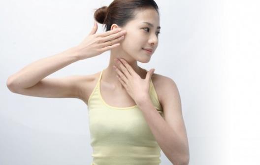 使用水楊酸皮膚泛紅怎么辦 果酸和水楊酸哪個治痘效果好