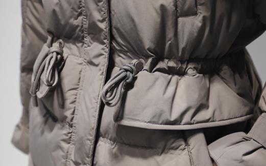 羽絨服靜電跑毛是正常現象嗎 羽絨服有靜電是不是質量不好