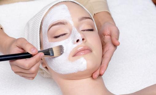 敷面膜后熬夜還有效果嗎 冬天敷面膜太冷會不會沒效果