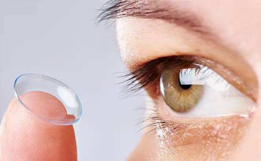 過期隱形眼鏡應急戴了一天應該怎么辦 戴隱形眼鏡的注意事項是什么