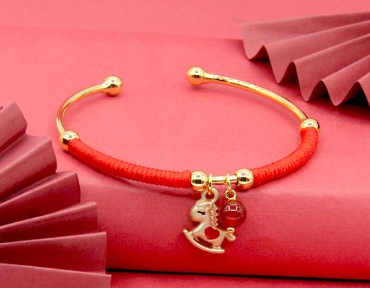 本命年紅繩戴哪只手好?本命年紅繩同房的時候可以取下來嗎