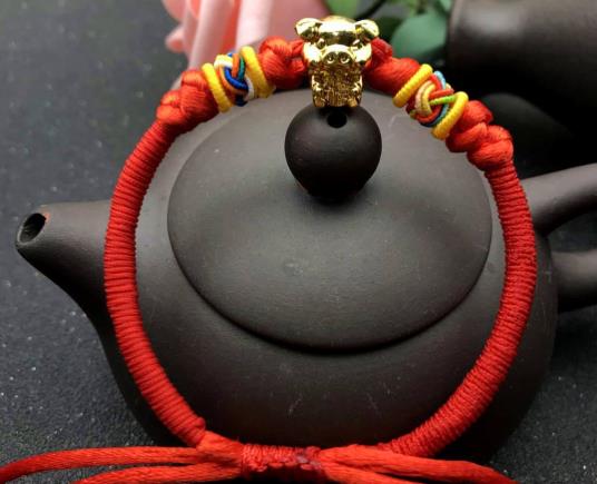 本命年戴紅繩還是紅腰帶?本命年可以不戴紅繩嗎