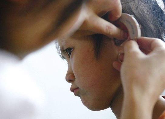 肋骨再造耳朵能打耳洞嗎?一只耳朵聾要不要戴助聽器