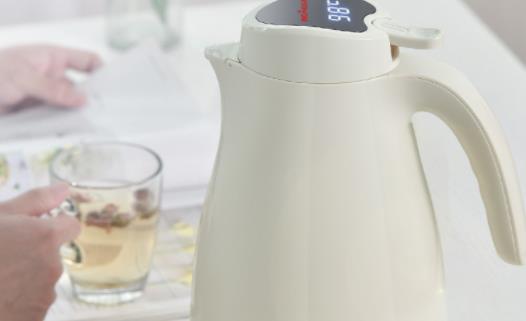 熱水壺里的水垢有毒嗎 電水壺?zé)曇舸笤趺崔k