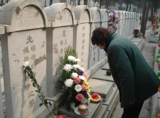 立碑是立在腳頭還是頭頂?立碑是喜事嗎