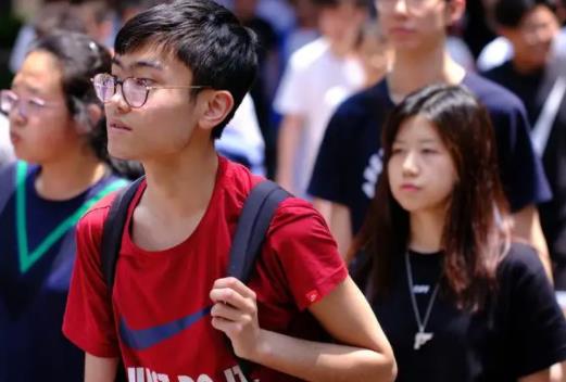 2022年職高還能考本科嗎?高考社會(huì)考生跟普通高考生有何區(qū)別