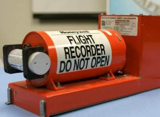 黑匣子為什么是橘紅色的?黑匣子是什么材料做的