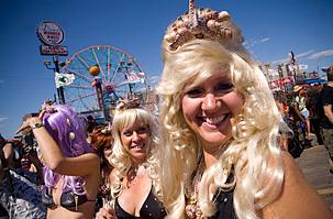 盤點世界10大怪異節日:美國科尼島美人魚游行