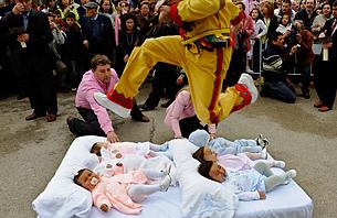 盤點世界10大怪異節日:西班牙跳嬰兒節