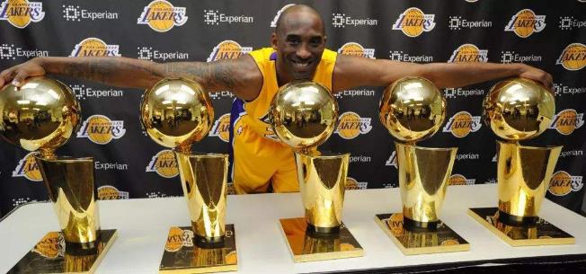 科比十大經(jīng)典勵(lì)志語(yǔ)錄:總有一個(gè)人要贏的,那為什么不能是我?