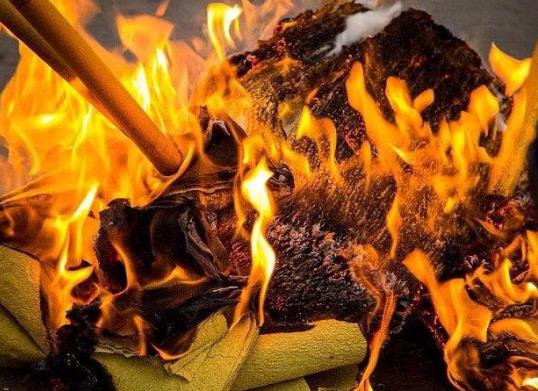 七月十五人在外地燒紙錢應該在哪燒?七月十五燒紙是什么節?