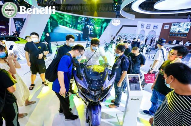 一個世界一個Benelli,經典三缸信仰燃爆重慶摩展