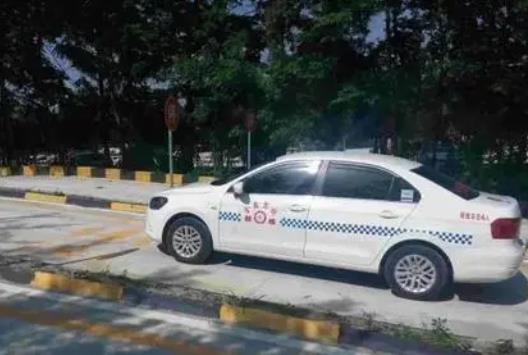 考駕駛證一個學時是多長時間?2022考c1駕照的新政策