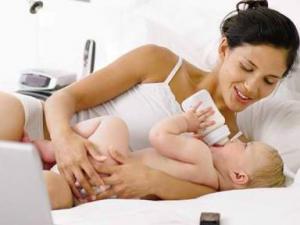 純哺乳期寶寶喂養誤區：哺乳期新生兒喂養誤區