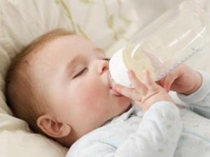 寶寶喂養誤區：初生兒吸奶嘴比吸乳頭好