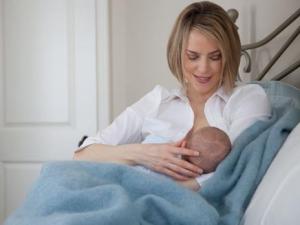 母乳喂養需要喂水嗎？母乳喂養不能吃什么