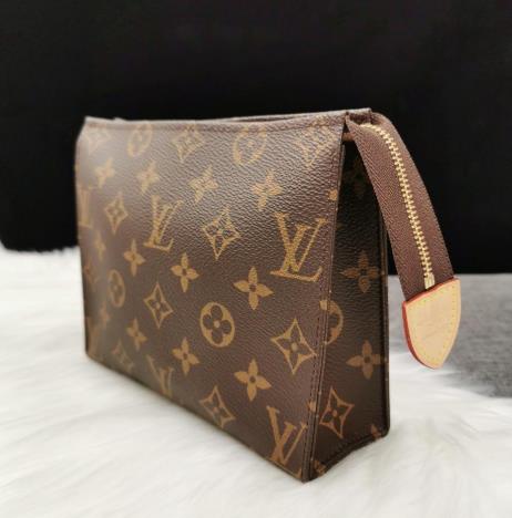 lv洗漱包為什么那么火?lv洗漱包19還是26好?