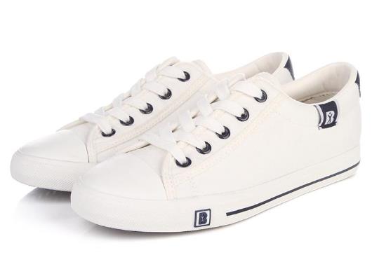 帆布鞋有泥漬怎么弄?帆布鞋發黃怎么變白?