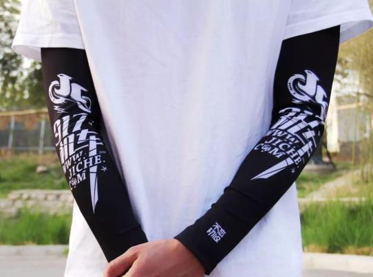 防曬冰袖買黑色的還是白色的好?男人戴冰袖會顯得娘嗎?