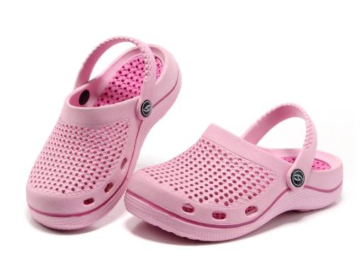 洞洞鞋買大還是買小?洞洞鞋會引起腳臭嗎?