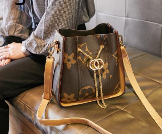 lv柜姐有內部折扣嗎?lv柜姐態度不好可以換人嗎