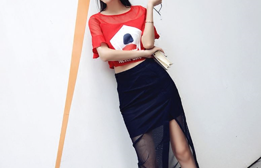 夏日開叉長裙怎么搭配?