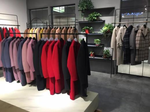 鄭州大觀國貿皮草城引領皮草搶購新熱潮,皮草采購季現場火爆