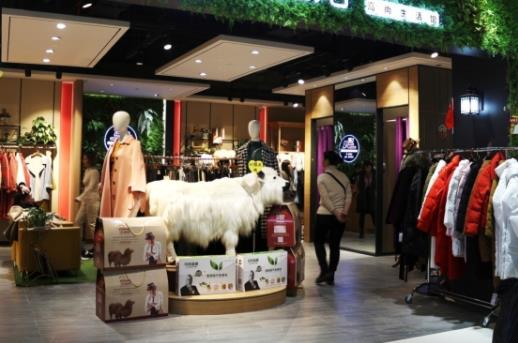 鄭州大觀國貿皮草城引領皮草搶購新熱潮,皮草采購季現場火爆