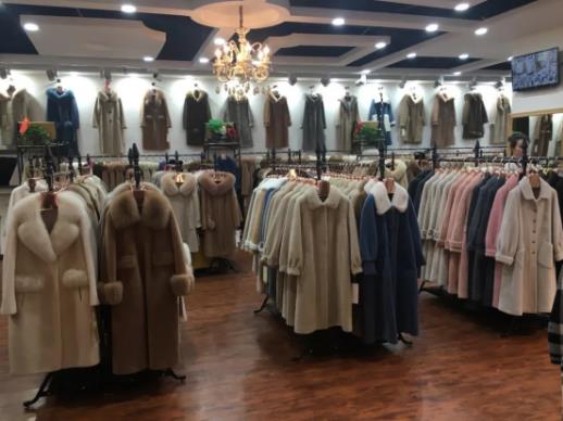 鄭州大觀國貿皮草城引領皮草搶購新熱潮,皮草采購季現場火爆