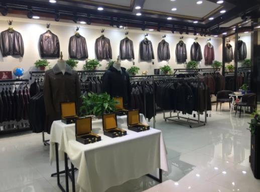 鄭州大觀國貿皮草城引領皮草搶購新熱潮,皮草采購季現場火爆