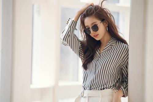 韓國(guó)明星太陽(yáng)鏡,CARIN攜手秀智拍攝19年新復(fù)古風(fēng)主題畫(huà)報(bào)