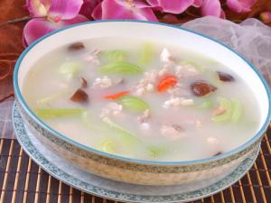 湯里的營養(yǎng)不足一成?喝肉湯不易過量