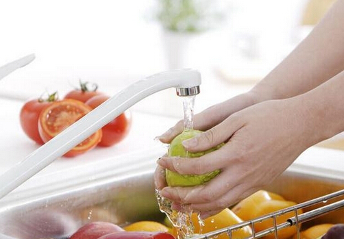 蟲(chóng)眼蔬菜未必更安全-怎么掌握蔬菜農(nóng)殘的規(guī)律?