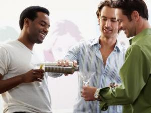 男人這樣喝酒會傷肝？如何計算自己的酒量