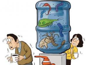 Ͱ�bˮ���|���Ƕ�ã����^������Ͳ��ܺ��ˣ�Ͱ�bˮ���������XһͰ