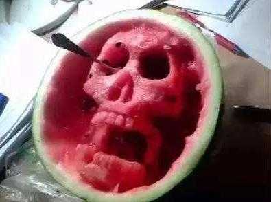 吃不完的西瓜要不要包上保鮮膜放進(jìn)冰箱里冷藏保存?