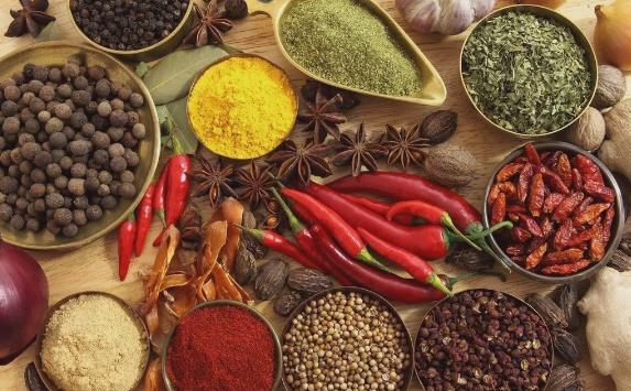 夏季7大飲食禁忌要注意:夏季忌多吃寒涼食物、熱性食物及調(diào)料