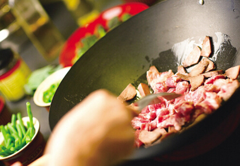 什么是不粘鍋?用不粘鍋炒菜會(huì)致癌嗎?