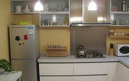 冰箱放家里那個位置好?放在廚房好還是放在餐廳更好?