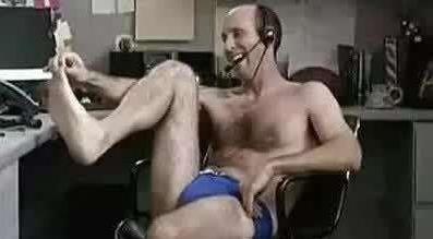 摳腳大漢是什么意思?什么梗?和你網絡聊天的是猥瑣男人還是美女