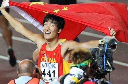 劉翔奪冠前被陌生男子強抱