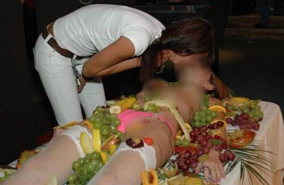 什么是女體宴?吃女體宴多少錢?日本女體宴圖片 處女肉體人體盛宴